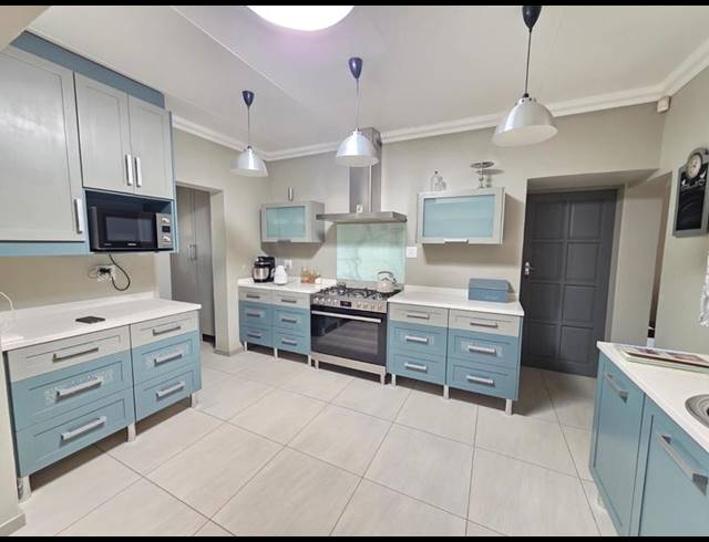 4 BEDROOM HOUSE FOR SALE IN GOLF PARK